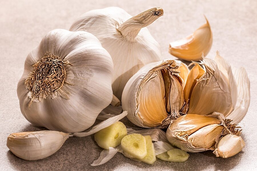 Whole garlic cloves and bulbs ready for cooking