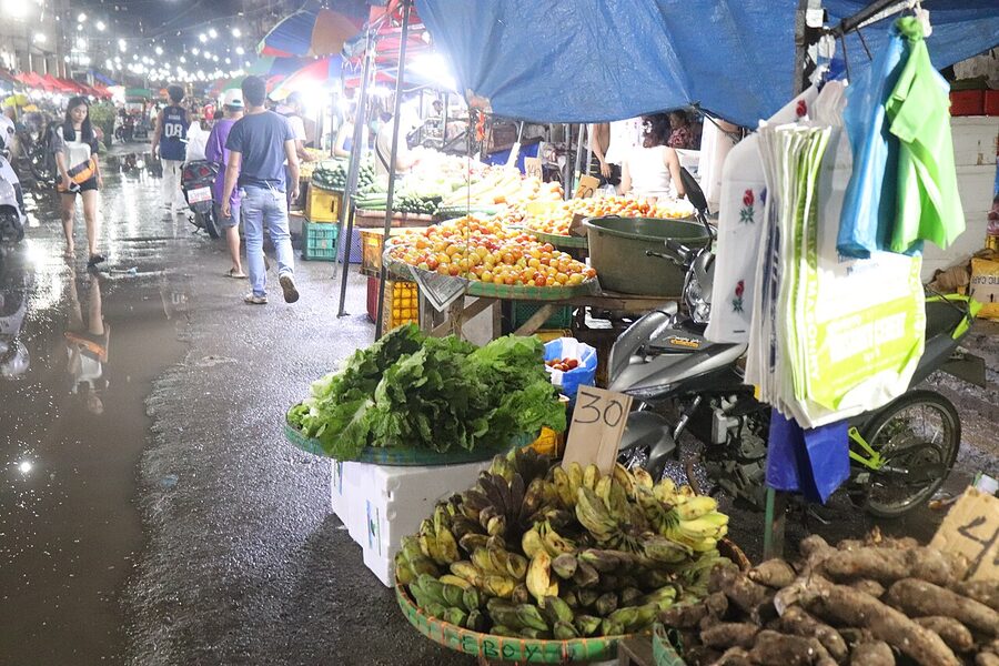 Vendors at Carbon Market in Cebu