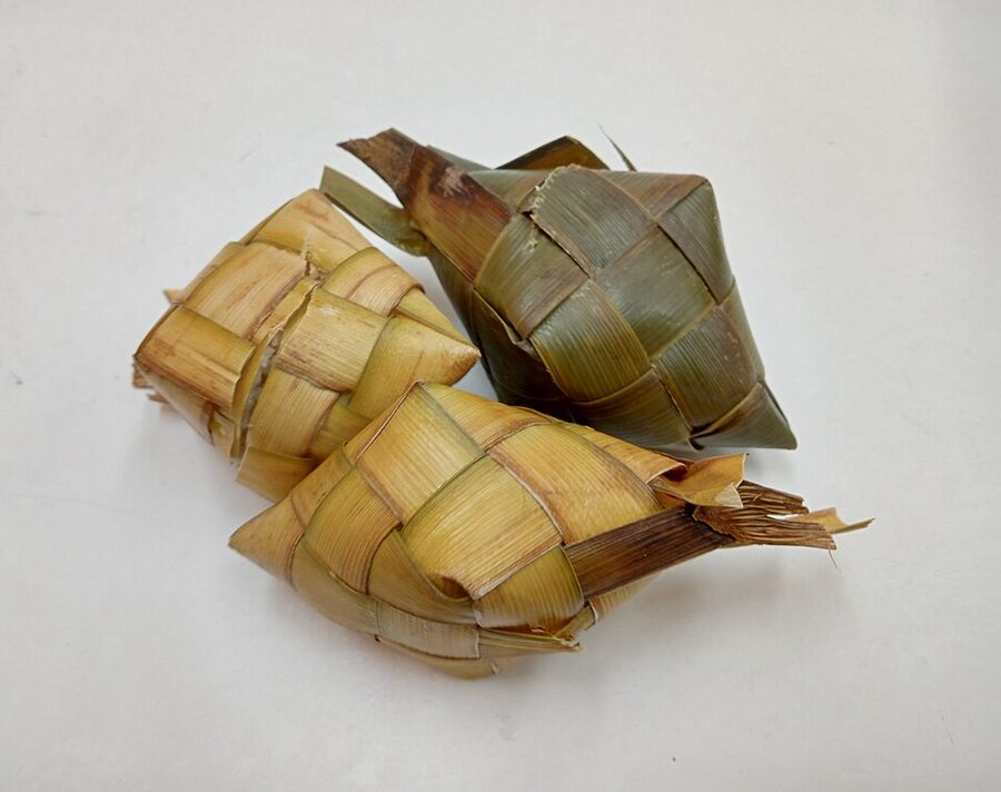 Puso hanging rice woven in coconut leaf parcels, Cebu
