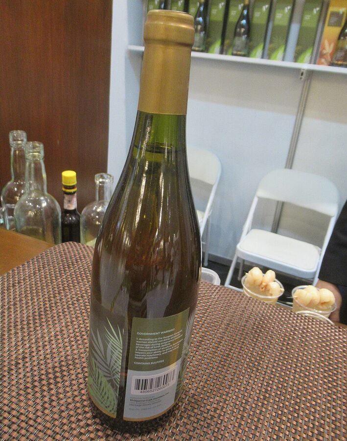Tropical coconut wine Vino Isla in a bottle